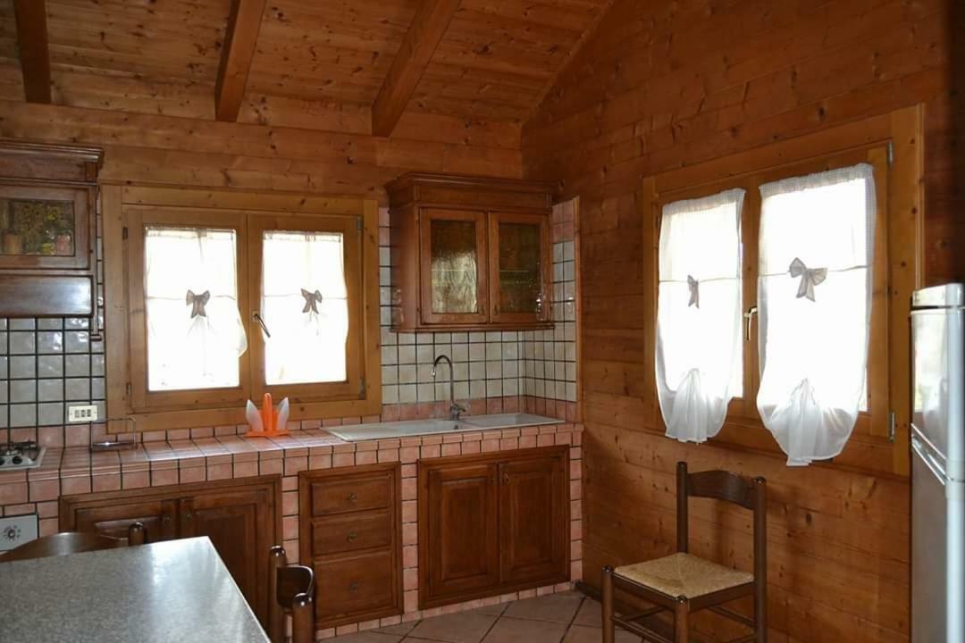 Chalet L Oasi Di Ambra 8 Posti Letto Con Uso Piscina アルデーア エクステリア 写真