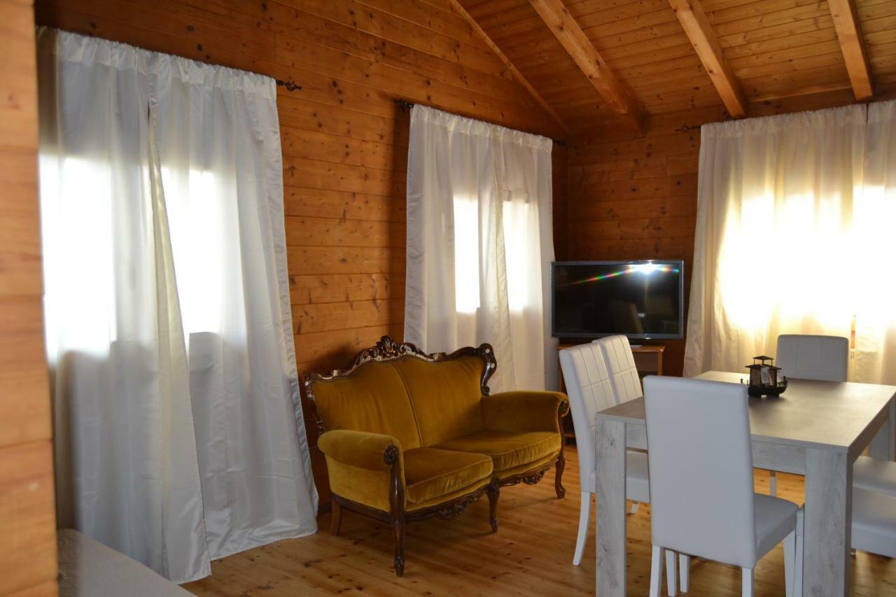 Chalet L Oasi Di Ambra 8 Posti Letto Con Uso Piscina アルデーア エクステリア 写真